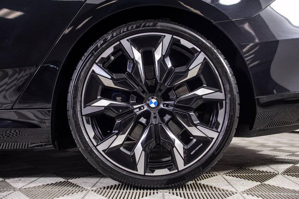 Used 2026 BMW i5 eDrive40 w/ M Sport Package RWD image 40