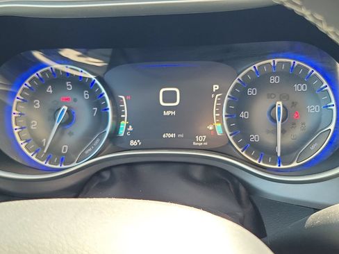 Used 2023 Chrysler Pacifica Touring-L FWD image 24
