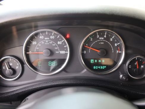 Used 2016 Jeep Wrangler Unlimited Rubicon w/ Connectivity Group AWD/4WD image 15
