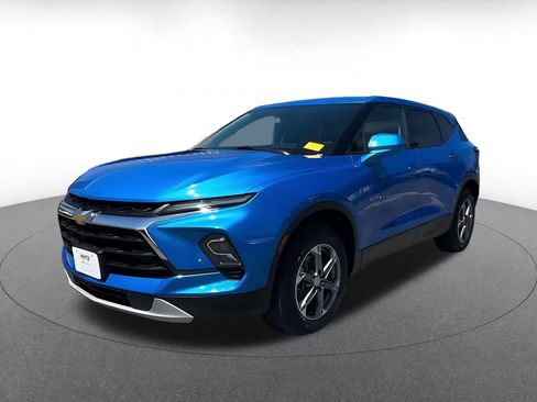 Used 2025 Chevrolet Blazer LT FWD image 7