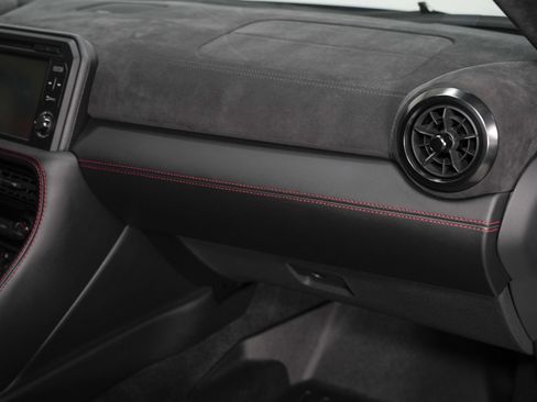 Used 2018 Nissan GT-R NISMO AWD/4WD image 32
