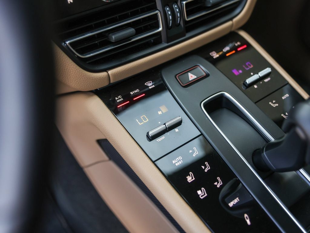 Certified 2026 Porsche Macan AWD/4WD image 60