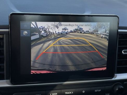 Used 2025 Hyundai Venue SE image 17