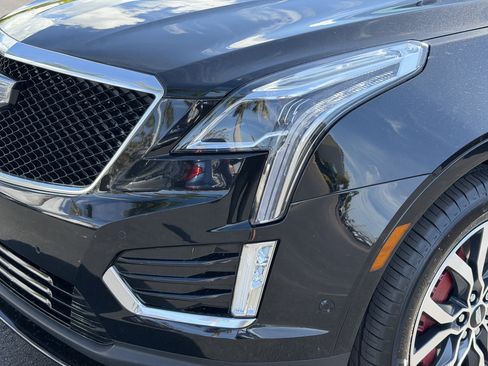Certified 2022 Cadillac XT5 Sportv w/ Technology Package image 8