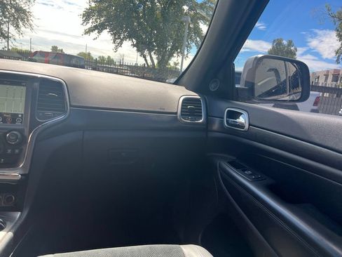 Used 2018 Jeep Grand Cherokee Altitude AWD/4WD image 7