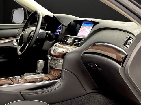 Used 2017 INFINITI Q70 L 3.7 w/ Deluxe Touring Package image 20