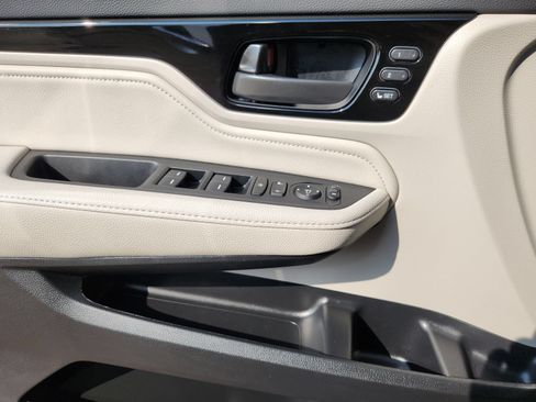 Certified 2025 Honda Odyssey Touring image 9