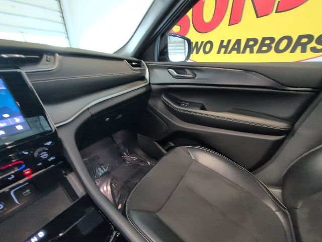 Used 2023 Jeep Grand Cherokee Altitude AWD/4WD image 29