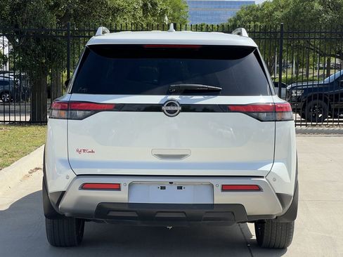 Used 2024 Nissan Pathfinder Platinum image 4
