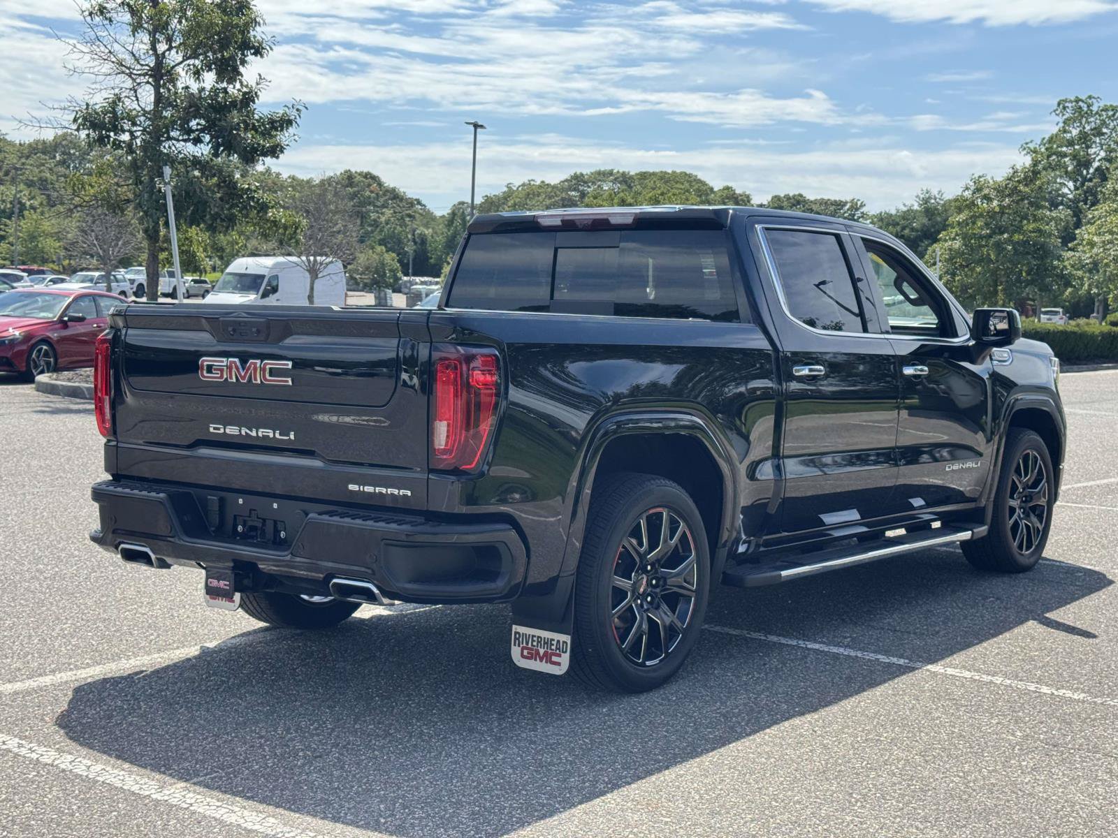 Used 2024 GMC Sierra 1500 Denali w/ Technology Package AWD/4WD image 5