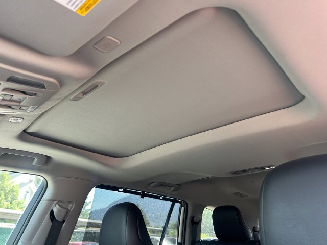 Used 2024 Toyota Highlander XLE FWD image 30