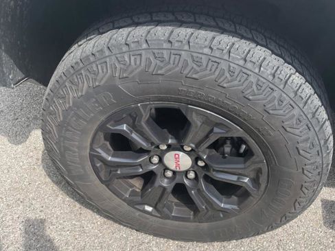 Used 2024 GMC Canyon Elevation w/ Convenience Package image 8