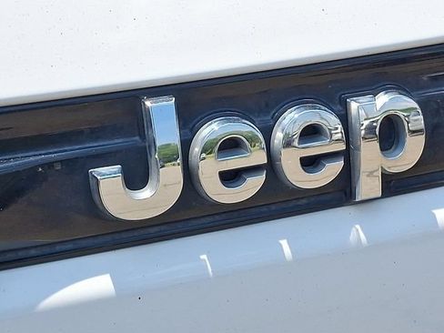 Used 2023 Jeep Grand Cherokee Limited w/ Luxury Tech Group II AWD/4WD image 26