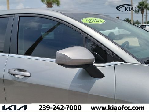 Used 2025 Kia Sportage LX AWD/4WD image 8
