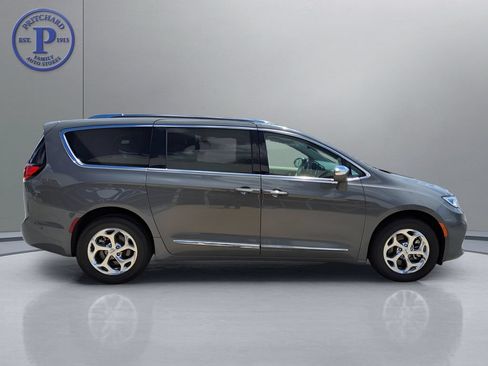 Used 2021 Chrysler Pacifica Limited w/ Premium & Safety Sphere Group AWD/4WD image 8