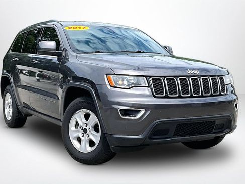 Used 2017 Jeep Grand Cherokee Laredo w/ Quick Order Package 23E AWD/4WD image 3