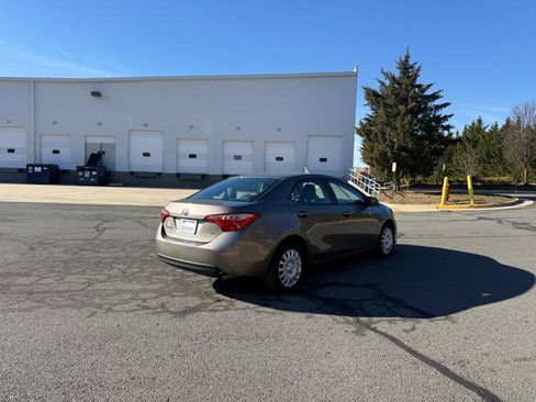 Used 2019 Toyota Corolla SE image 4