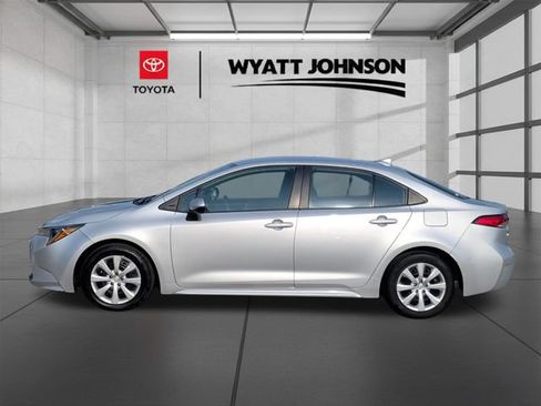Used 2024 Toyota Corolla LE FWD image 2