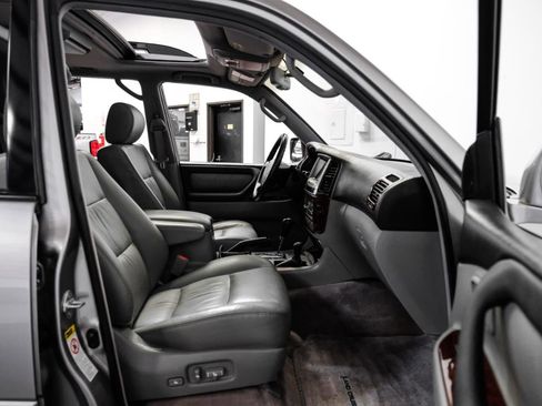 Used 2006 Toyota Land Cruiser image 32