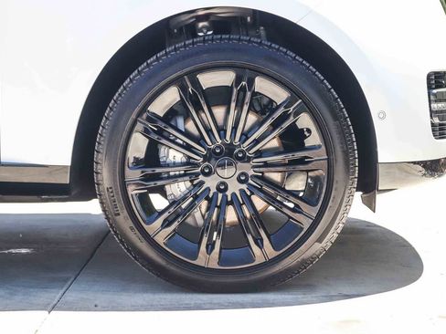 New 2026 Land Rover Range Rover Long Wheelbase SE AWD/4WD image 9