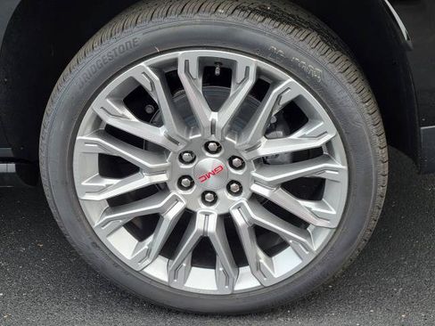New 2026 GMC Yukon Denali w/ Denali Reserve Package AWD/4WD image 5