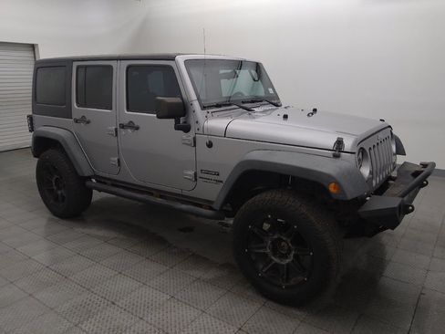 Used 2018 Jeep Wrangler Unlimited Sport AWD/4WD image 11