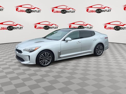 Used 2018 Kia Stinger Premium RWD image 4
