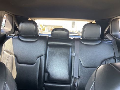 Used 2025 Jeep Compass Limited image 16