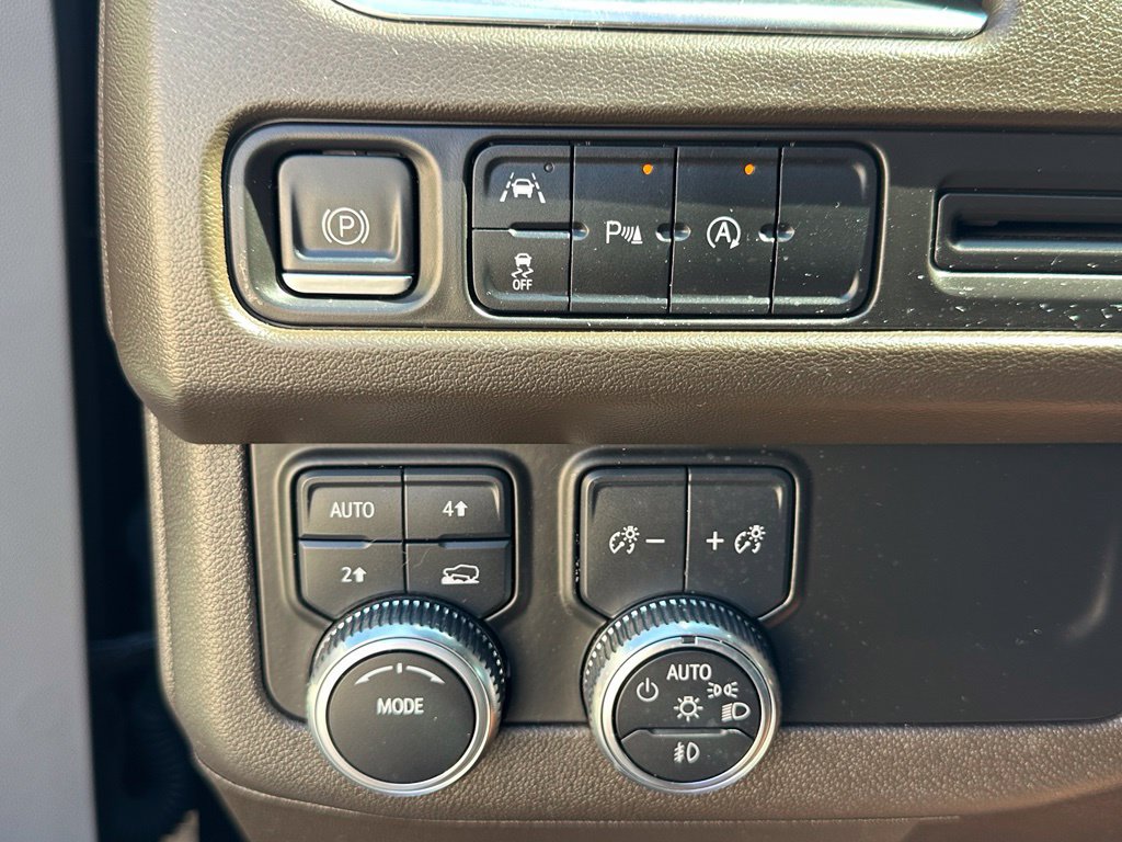 Used 2023 GMC Yukon SLE AWD/4WD image 36