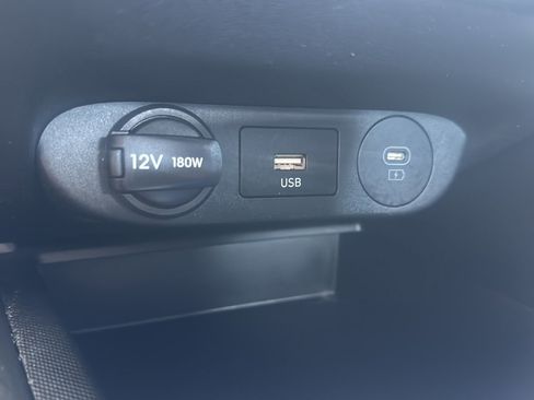 Used 2025 Hyundai Elantra SE FWD image 34