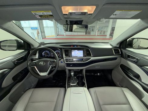 Used 2019 Toyota Highlander XLE image 23