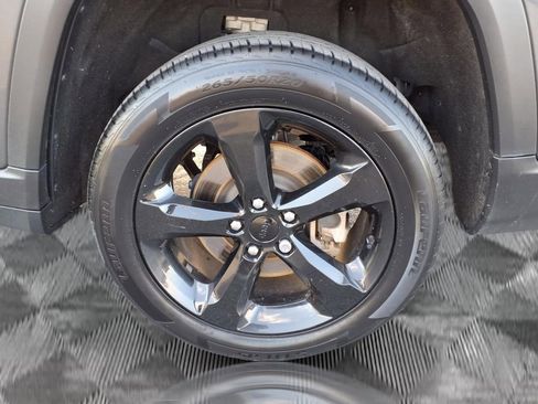 Certified 2023 Jeep Grand Cherokee L Laredo image 21