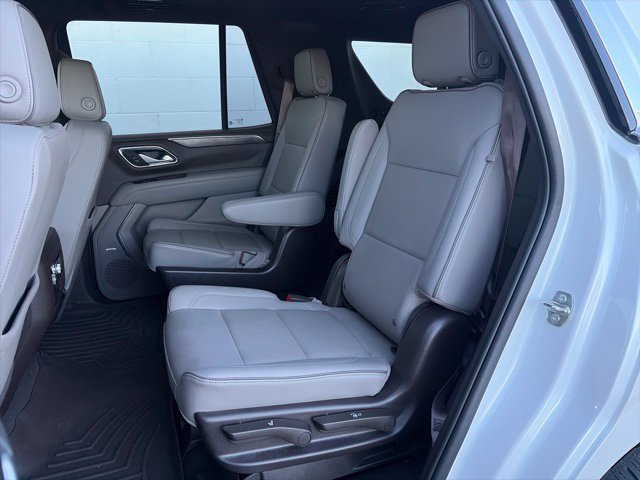 Used 2022 GMC Yukon SLT w/ SLT Luxury Package AWD/4WD image 3