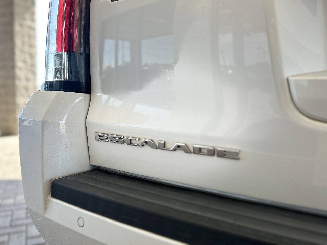 Used 2017 Cadillac Escalade ESV Luxury AWD/4WD image 14