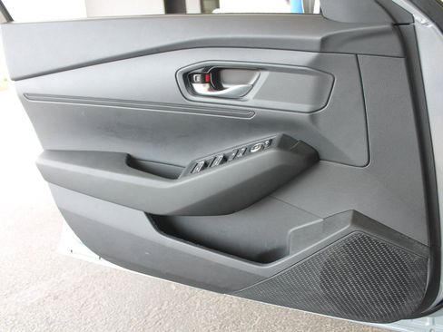 Used 2025 Honda Accord LX image 12