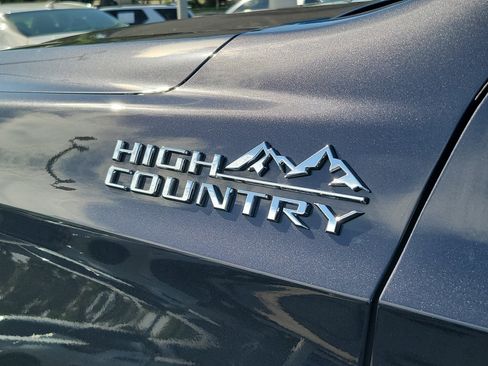 Used 2025 Chevrolet Tahoe High Country RWD image 8
