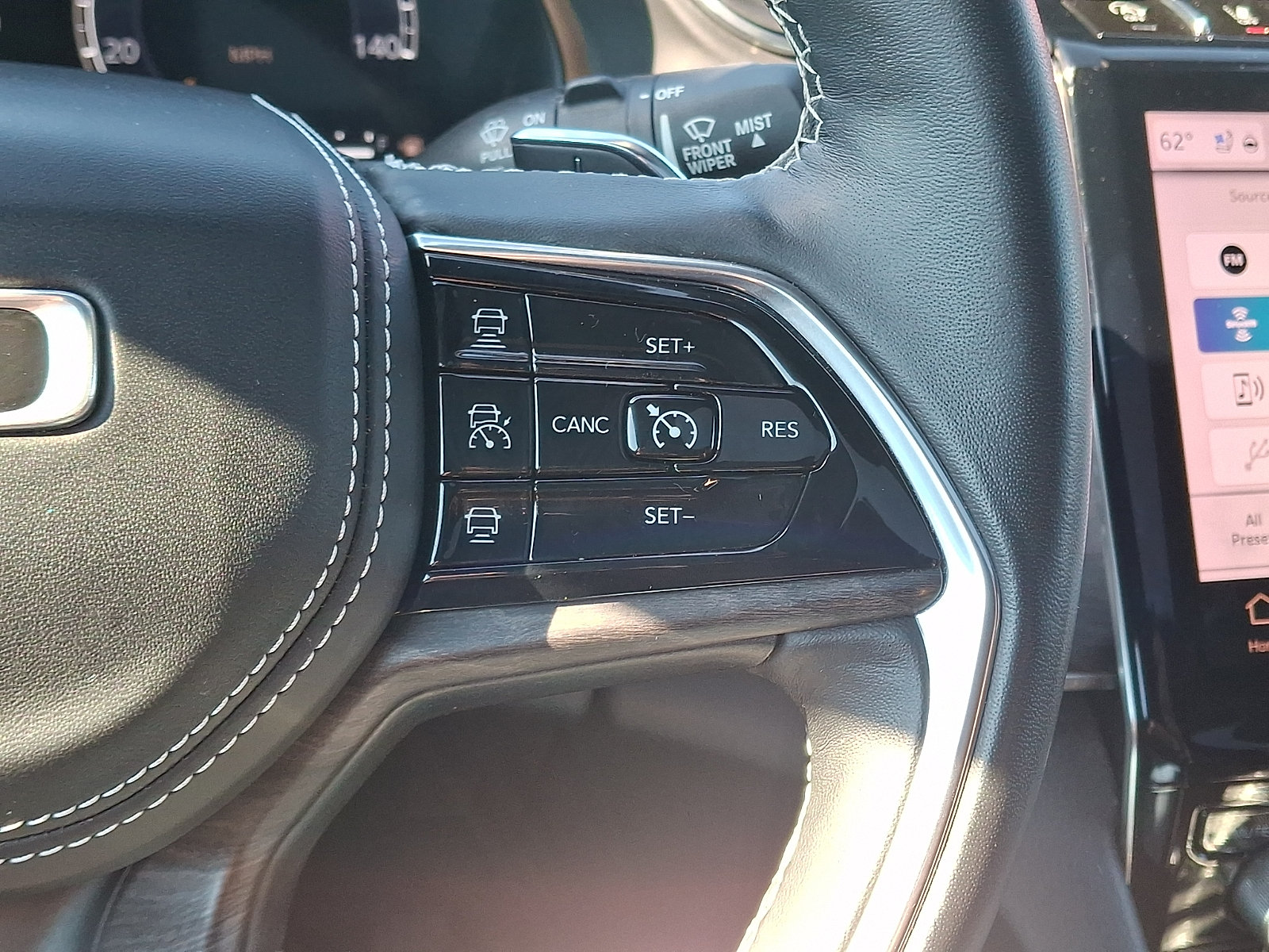 Used 2021 Jeep Grand Cherokee L Overland w/ Luxury Tech Group IV AWD/4WD image 22
