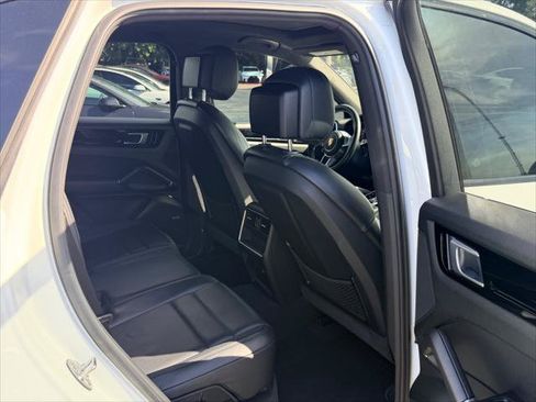 Used 2019 Porsche Cayenne AWD/4WD image 18