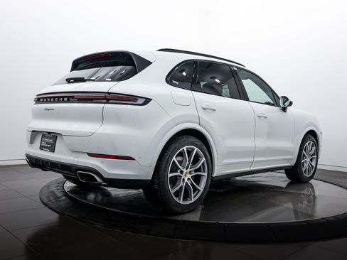 Certified 2025 Porsche Cayenne image 7