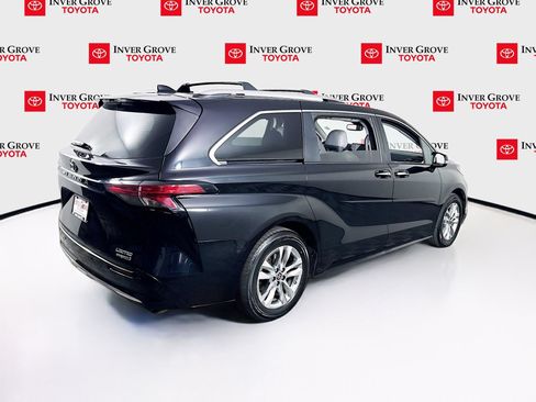 Used 2022 Toyota Sienna Limited AWD/4WD image 5