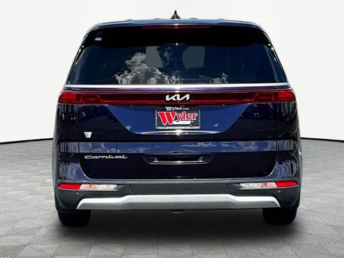 Used 2022 Kia Carnival LX FWD image 5