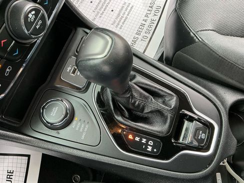 Used 2019 Jeep Cherokee Limited AWD/4WD image 19