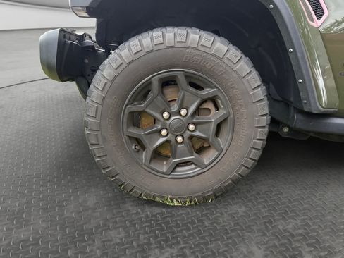Used 2023 Jeep Gladiator Sport AWD/4WD image 9