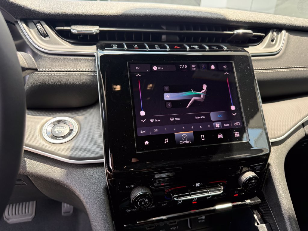 New 2026 Jeep Grand Cherokee 2WD image 10