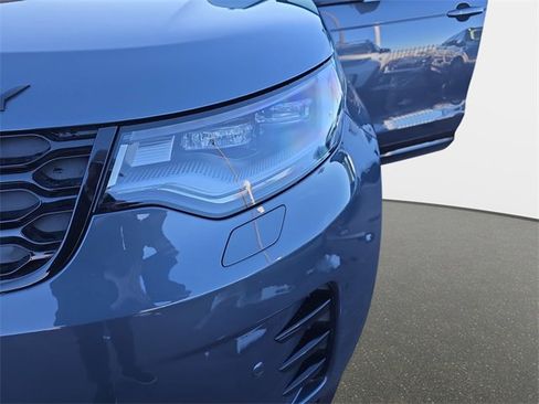 Used 2024 Land Rover Discovery Dynamic SE image 31