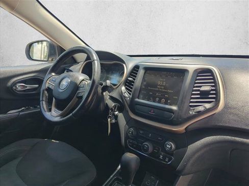 Used 2016 Jeep Cherokee Latitude FWD image 27