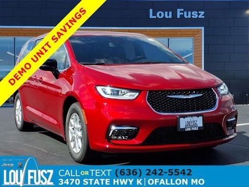 New 2026 Chrysler Pacifica Select image 1