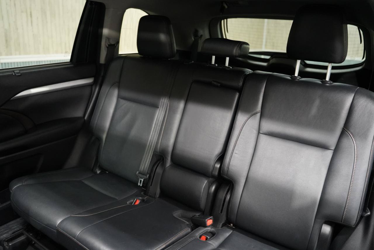 Used 2017 Toyota Highlander XLE AWD/4WD image 34