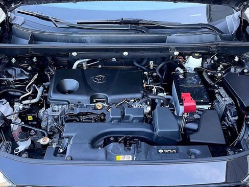 Used 2022 Toyota RAV4 XLE image 10
