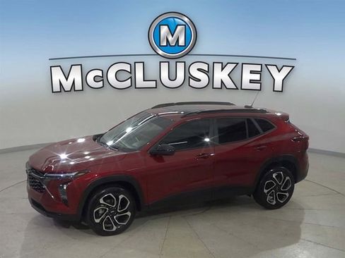 Certified 2025 Chevrolet Trax RS w/ Sunroof Package image 1